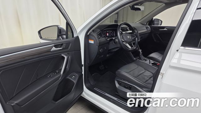 Volkswagen Tiguan Allspace 2.0 TSI Prestige 2023 — фото 10