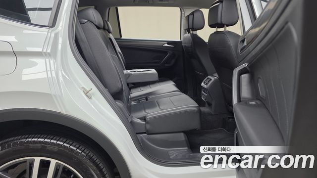 Volkswagen Tiguan Allspace 2.0 TSI Prestige 2023 — фото 11