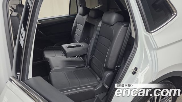 Volkswagen Tiguan Allspace 2.0 TSI Prestige 2023 — фото 12