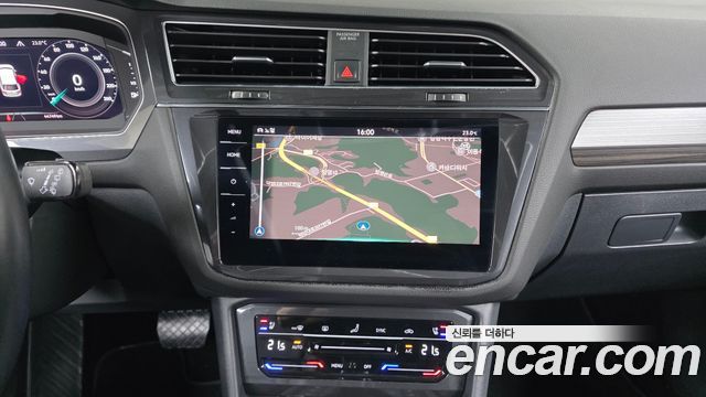Volkswagen Tiguan Allspace 2.0 TSI Prestige 2023 — фото 13