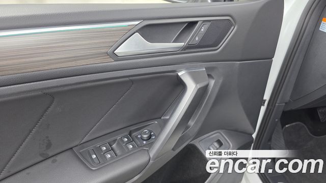 Volkswagen Tiguan Allspace 2.0 TSI Prestige 2023 — фото 19