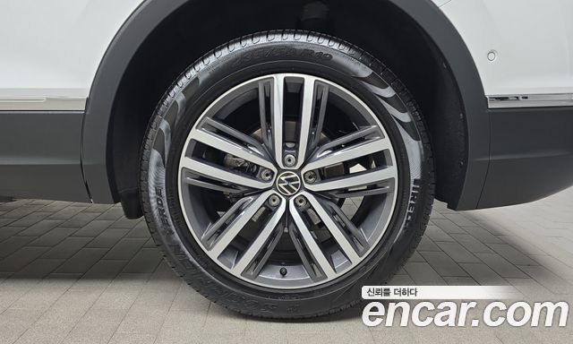 Volkswagen Tiguan Allspace 2.0 TSI Prestige 2023 — фото 21
