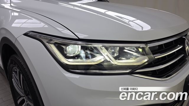 Volkswagen Tiguan Allspace 2.0 TSI Prestige 2023 — фото 22