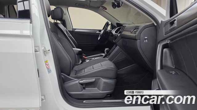 Volkswagen Tiguan Allspace 2.0 TSI Prestige 2023 — фото 26