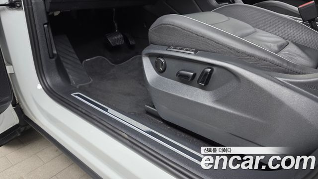 Volkswagen Tiguan Allspace 2.0 TSI Prestige 2023 — фото 30