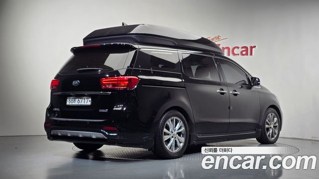 Kia Carnival 9-Seater Hi-Limousine Noblesse Special 2019 — фото 2