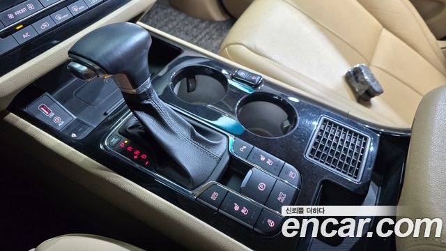 Kia Carnival 9-Seater Hi-Limousine Noblesse Special 2019 — фото 9