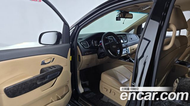 Kia Carnival 9-Seater Hi-Limousine Noblesse Special 2019 — фото 10