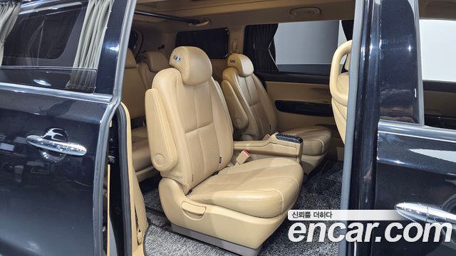 Kia Carnival 9-Seater Hi-Limousine Noblesse Special 2019 — фото 11