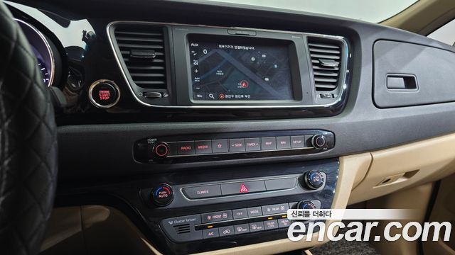 Kia Carnival 9-Seater Hi-Limousine Noblesse Special 2019 — фото 13