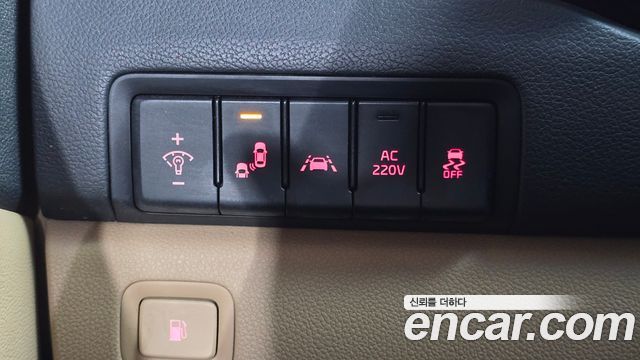 Kia Carnival 9-Seater Hi-Limousine Noblesse Special 2019 — фото 16
