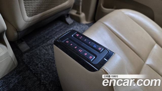 Kia Carnival 9-Seater Hi-Limousine Noblesse Special 2019 — фото 17
