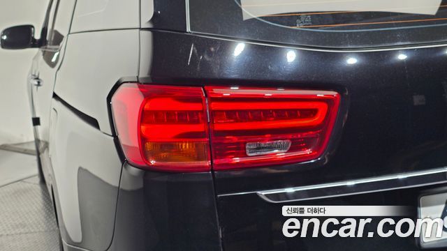 Kia Carnival 9-Seater Hi-Limousine Noblesse Special 2019 — фото 23