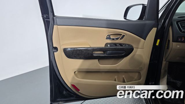 Kia Carnival 9-Seater Hi-Limousine Noblesse Special 2019 — фото 24