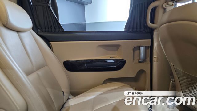 Kia Carnival 9-Seater Hi-Limousine Noblesse Special 2019 — фото 25