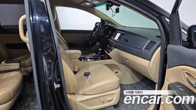 Kia Carnival 9-Seater Hi-Limousine Noblesse Special 2019 — фото 26