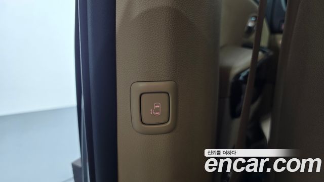 Kia Carnival 9-Seater Hi-Limousine Noblesse Special 2019 — фото 33