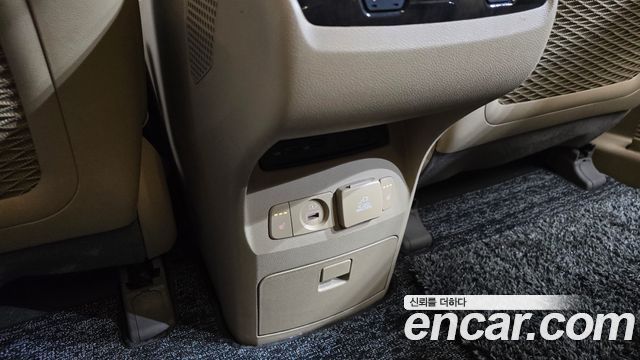Kia Carnival 9-Seater Hi-Limousine Noblesse Special 2019 — фото 35