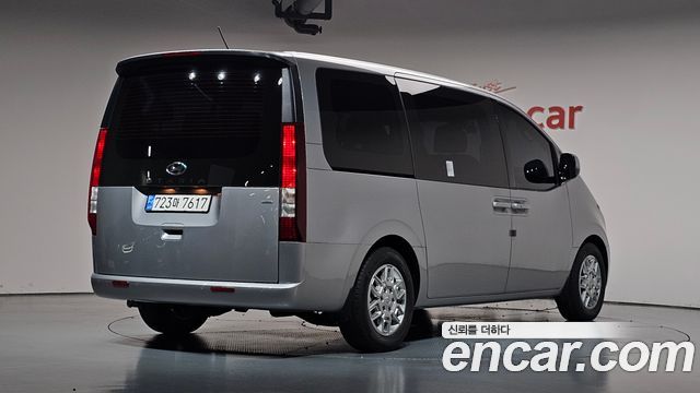 Hyundai Staria 4WD Tourer 11-Seater Modern 2023 — фото 2