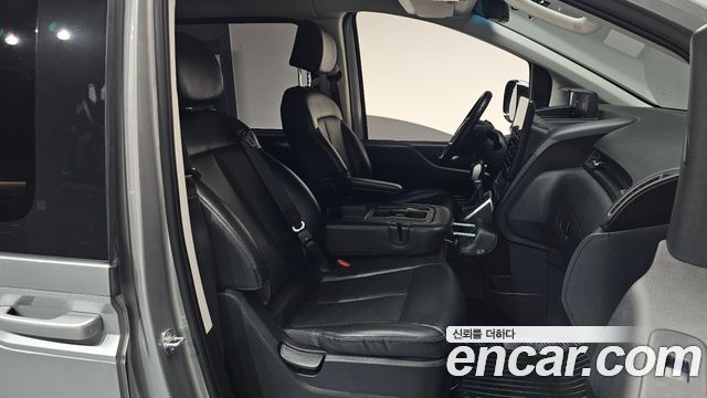Hyundai Staria 4WD Tourer 11-Seater Modern 2023 — фото 12