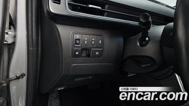 Hyundai Staria 4WD Tourer 11-Seater Modern 2023 — фото 19