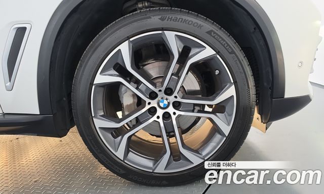 BMW X5 (G05) xDrive 40i xLine 2022 — фото 27