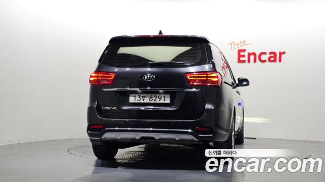 Kia Carnival 9-Seater Noblesse Special 2019 — фото 4