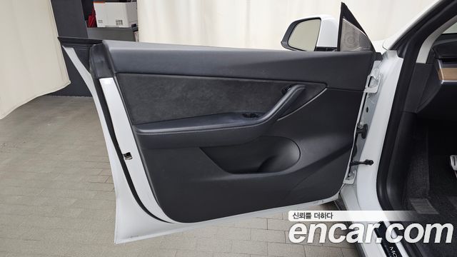 Tesla Model Y Long Range AWD 2021 — фото 24
