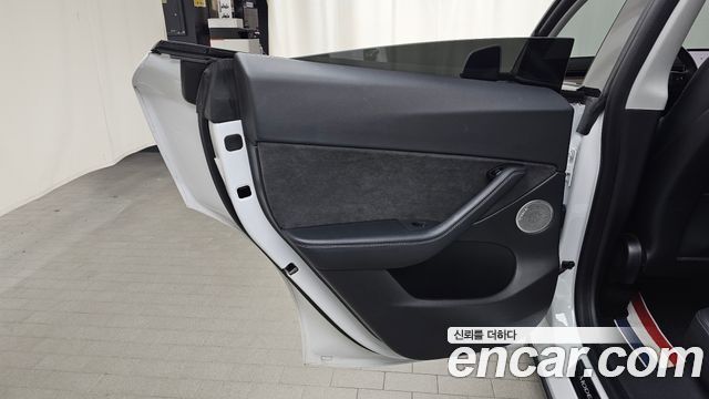 Tesla Model Y Long Range AWD 2021 — фото 25