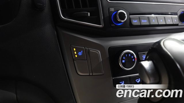 Hyundai Grand Starex Van 3-Seater Smart 2020 — фото 16