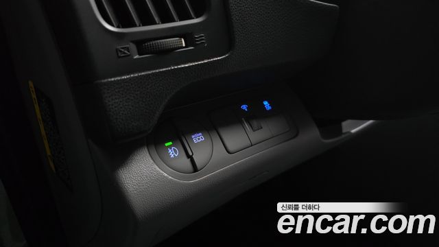 Hyundai Grand Starex Van 3-Seater Smart 2020 — фото 18