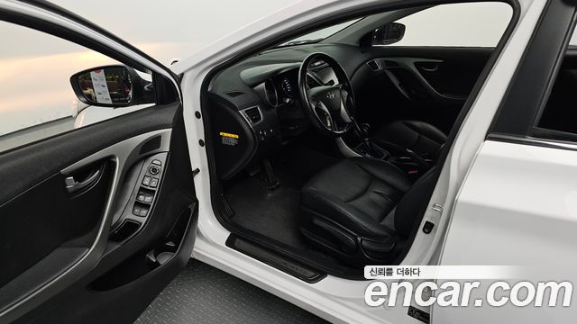 Hyundai Avante 1.6 GDi Smart Standard 2014 — фото 10