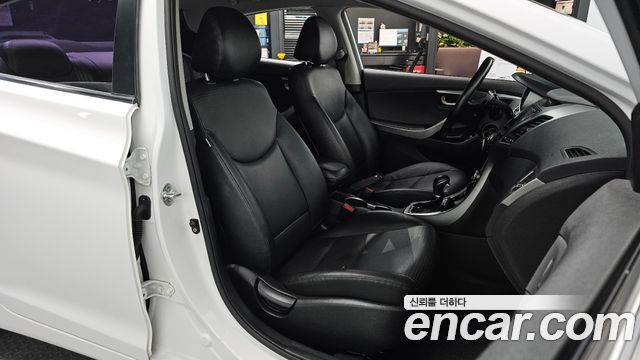 Hyundai Avante 1.6 GDi Smart Standard 2014 — фото 15