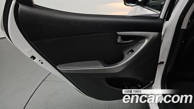 Hyundai Avante 1.6 GDi Smart Standard 2014 — фото 28