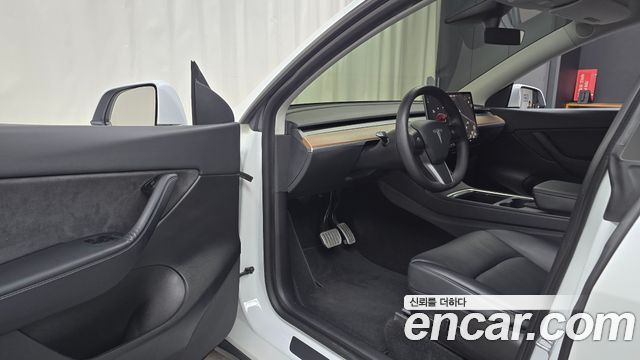 Tesla Model Y Long Range AWD 2021 — фото 10