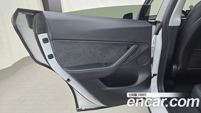 Tesla Model Y Long Range AWD 2021 — фото 25