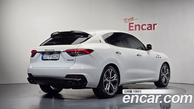 Maserati Levante 3.0 S AWD Modena 2023 — фото 2