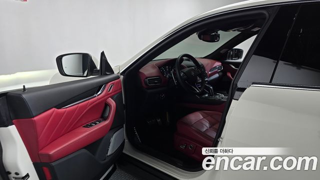 Maserati Levante 3.0 S AWD Modena 2023 — фото 10