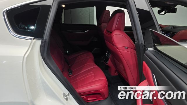 Maserati Levante 3.0 S AWD Modena 2023 — фото 11
