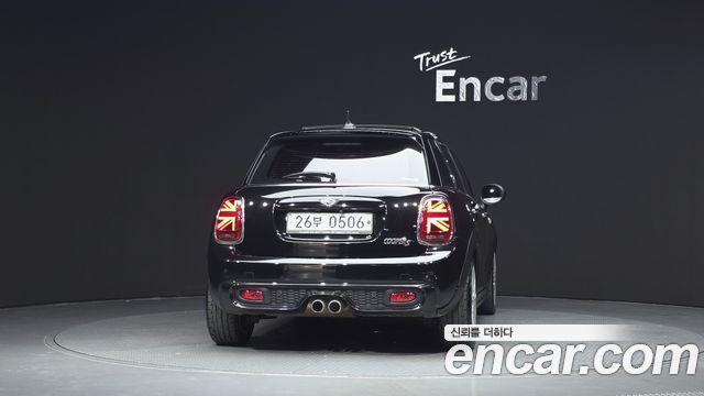 MINI Cooper S 5Door Standard 3rd 2016 — фото 4