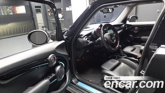 MINI Cooper S 5Door Standard 3rd 2016 — фото 10