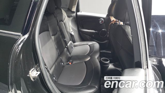 MINI Cooper S 5Door Standard 3rd 2016 — фото 12