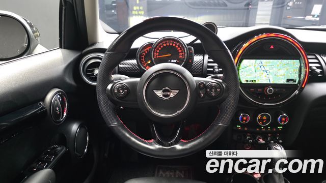 MINI Cooper S 5Door Standard 3rd 2016 — фото 13