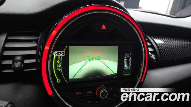 MINI Cooper S 5Door Standard 3rd 2016 — фото 15