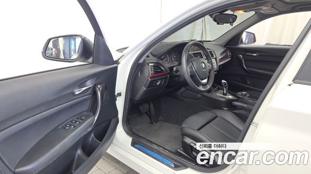 BMW 1 Series (F20) 118d Sport 5Door 2015 — фото 10