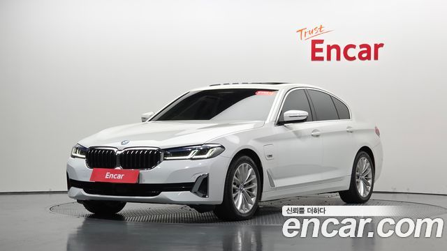 BMW 5 Series (G30) 530e Luxury 2022 — фото 11