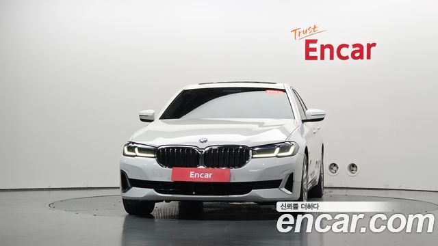 BMW 5 Series (G30) 530e Luxury 2022 — фото 3
