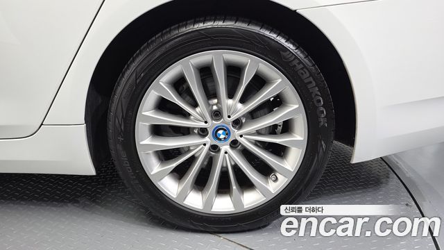 BMW 5 Series (G30) 530e Luxury 2022 — фото 5
