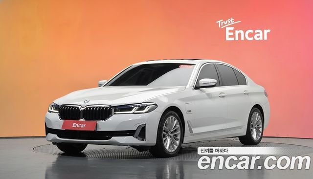 BMW 5 Series (G30) 530e Luxury 2022 — фото 1