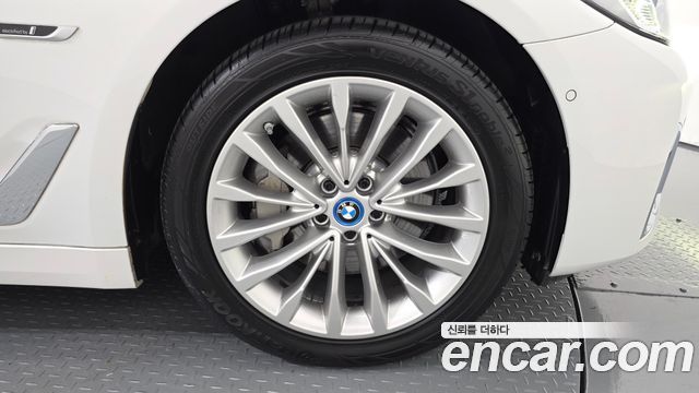 BMW 5 Series (G30) 530e Luxury 2022 — фото 27